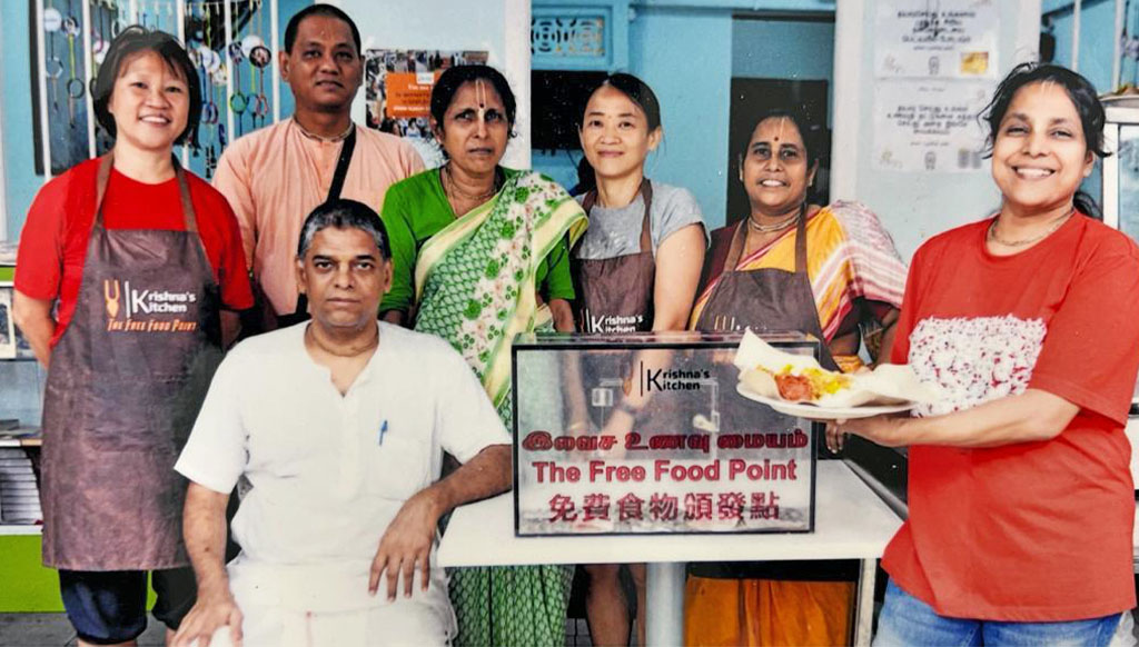 Group photo of Krsna's Free Meals members