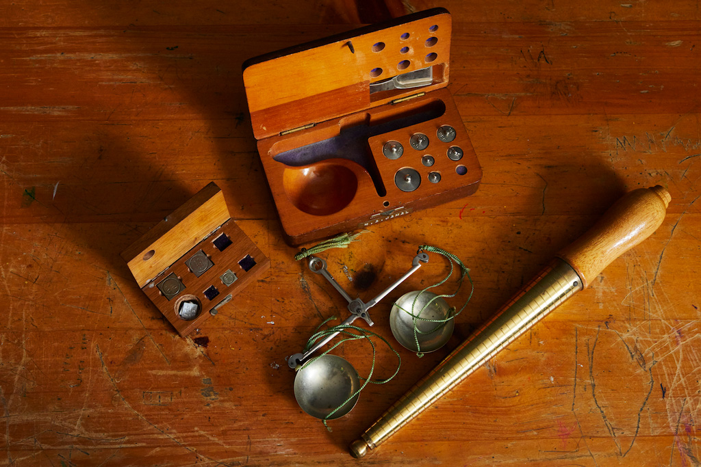 Gem and diamond weighing tools