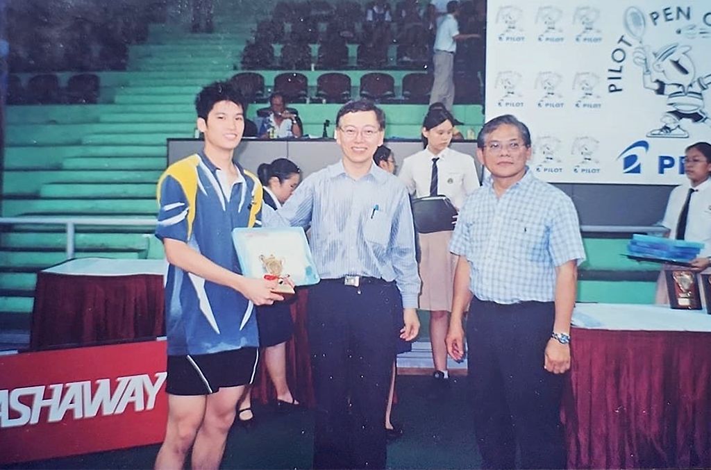 Derek collecting a prize at the former Guillemard Badminton Hall, after the Singapore Pilot Pen Cup